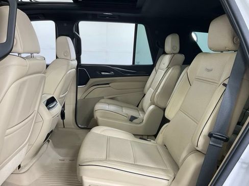 Used 2021 Cadillac Escalade Premium Luxury w/ Performance Package AWD/4WD image 31
