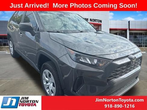 Used 2022 Toyota RAV4 LE FWD image 1