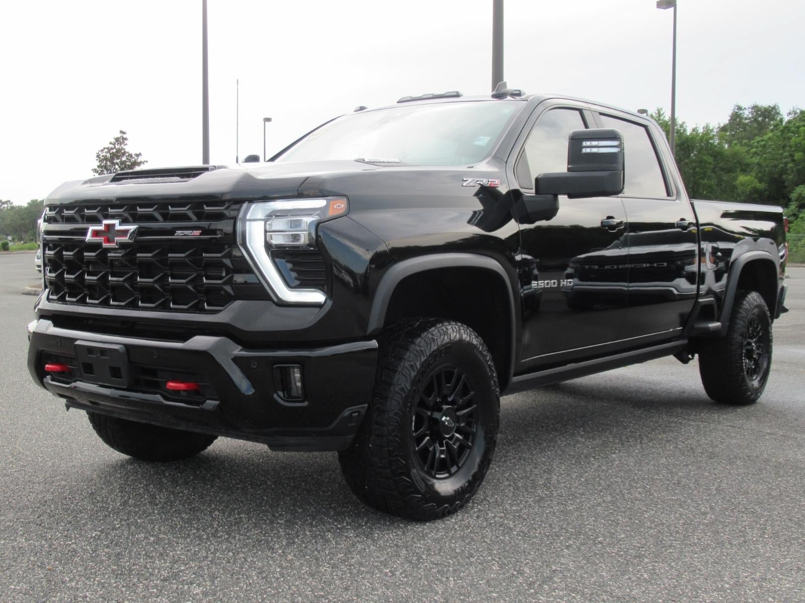 Used 2025 Chevrolet Silverado 2500 ZR2 w/ Technology Package AWD/4WD image 3