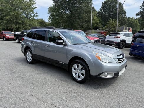 Used 2011 Subaru Outback 2.5i Limited AWD/4WD image 4