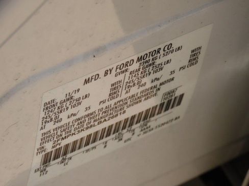 Used 2020 Ford Edge Titanium FWD image 31