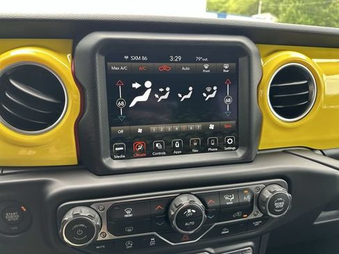 Used 2023 Jeep Gladiator Rubicon w/ LED Lighting Group AWD/4WD image 18