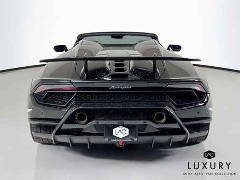 Used 2018 Lamborghini Huracan Performante AWD/4WD image 7