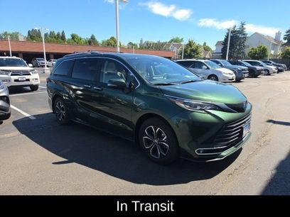 Used 2025 Toyota Sienna Platinum