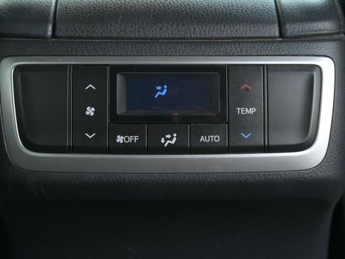 Used 2017 Toyota Highlander Limited AWD/4WD image 11