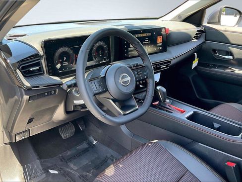 New 2025 Nissan Kicks SR image 6