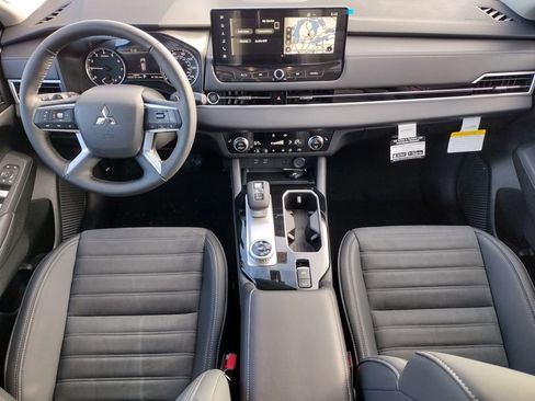 New 2026 Mitsubishi Outlander SE image 2