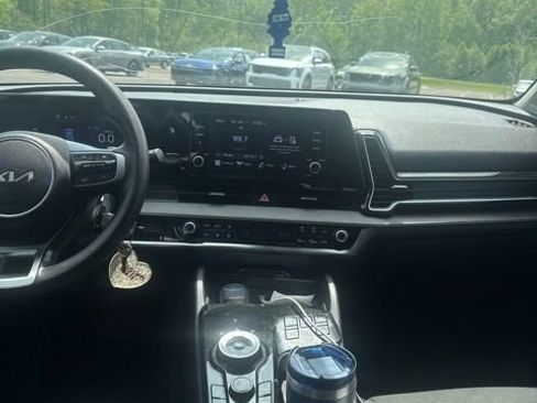 Used 2023 Kia Sportage LX image 6