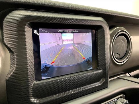 Used 2022 Jeep Gladiator Willys image 22