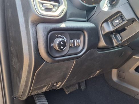New 2026 RAM 2500 Laramie AWD/4WD image 12