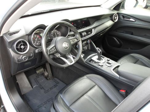 Used 2021 Alfa Romeo Stelvio Sprint w/ Nero Edizione AWD/4WD image 9