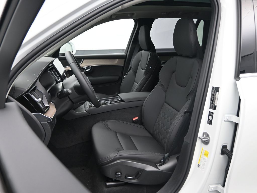 New 2026 Volvo XC90 B6 Plus w/ Protection Package AWD/4WD image 17