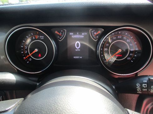Used 2019 Jeep Wrangler Sport AWD/4WD image 12