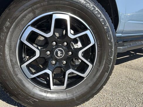 Used 2024 Ford Bronco Outer Banks image 9