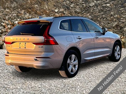 Used 2022 Volvo XC60 B5 Momentum AWD/4WD image 2