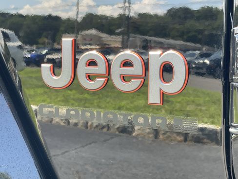 Used 2024 Jeep Gladiator Mojave AWD/4WD image 24