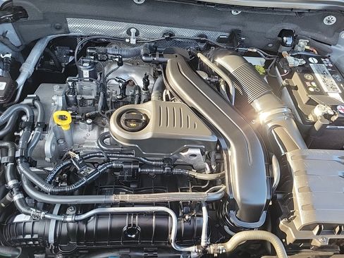 Used 2022 Volkswagen Taos SE image 9