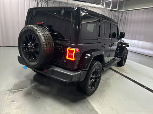 Used 2022 Jeep Wrangler Unlimited Sahara w/ Cold Weather Group AWD/4WD image 7