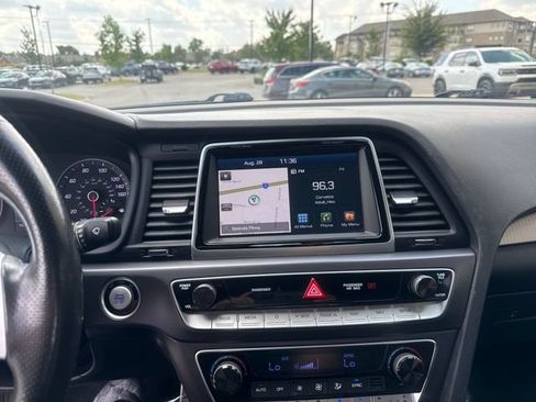 Used 2019 Hyundai Sonata Limited FWD image 14