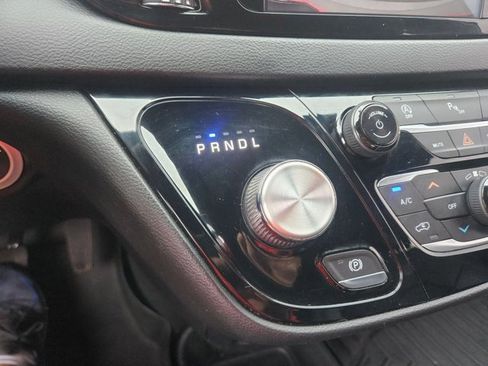 Used 2020 Chrysler Pacifica Touring-L w/ S Appearance Package FWD image 19