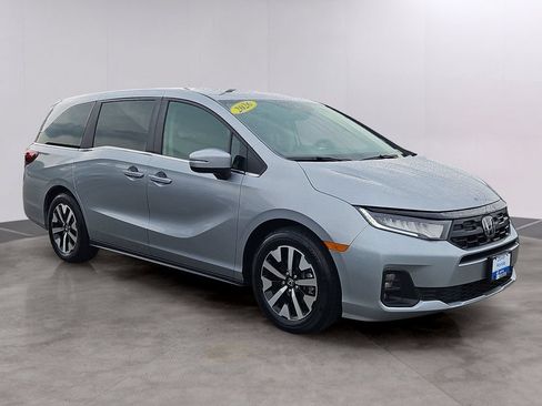 Certified 2026 Honda Odyssey EX-L image 3