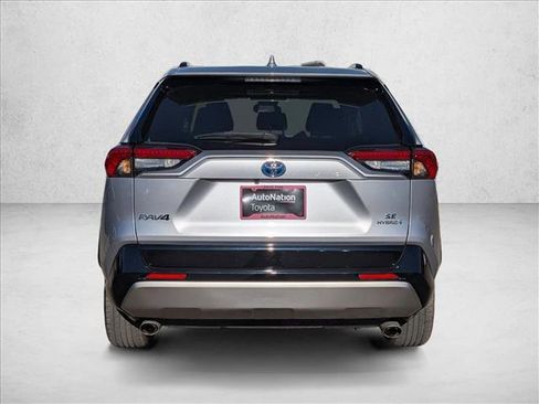 Used 2022 Toyota RAV4 SE image 7