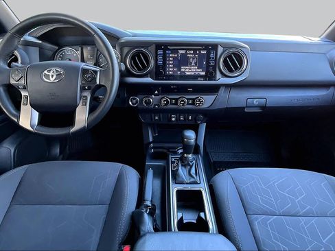 Certified 2018 Toyota Tacoma TRD Off-Road AWD/4WD image 16