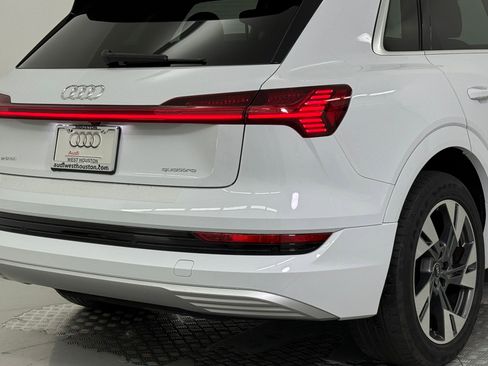 Used 2022 Audi e-tron Premium image 12