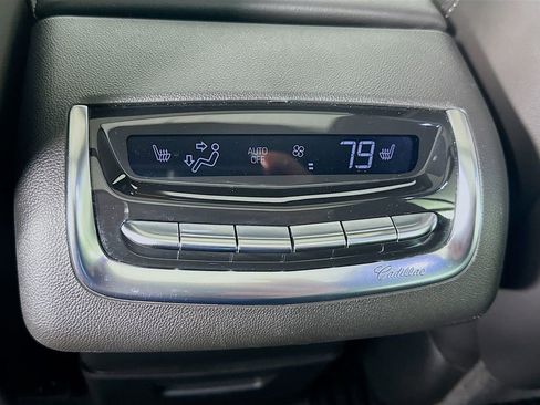 Used 2022 Cadillac XT6 Premium Luxury image 25