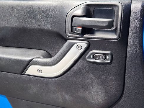 Used 2015 Jeep Wrangler Unlimited Sahara AWD/4WD image 26