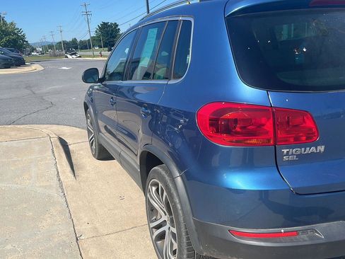 Used 2017 Volkswagen Tiguan SEL AWD/4WD image 6