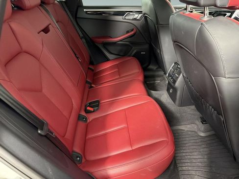 Certified 2023 Porsche Macan AWD/4WD image 30