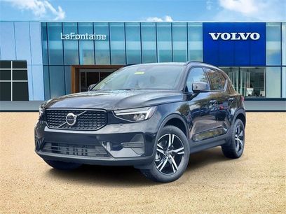 New 2026 Volvo XC40 B5 Core w/ Climate Package