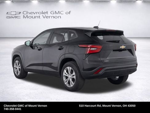 Used 2024 Chevrolet Trax LS FWD image 3