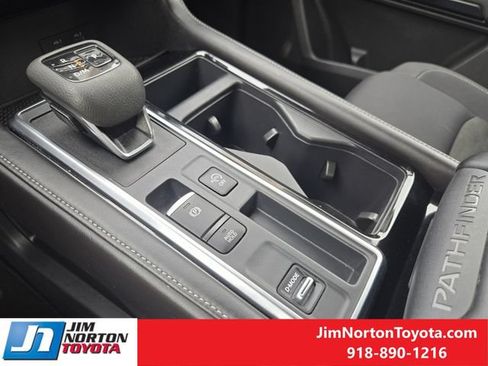 Used 2025 Nissan Pathfinder SV FWD image 20