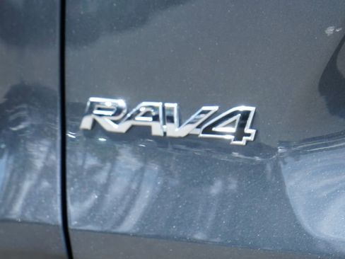 Used 2020 Toyota RAV4 XLE AWD/4WD image 43