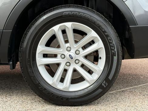 Used 2017 Ford Explorer XLT w/ Equipment Group 202A FWD image 27