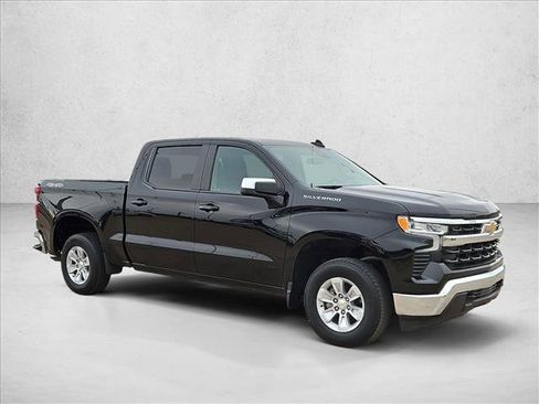 Used 2025 Chevrolet Silverado 1500 LT image 3