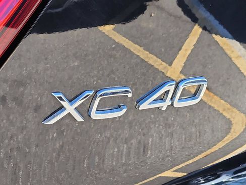 Certified 2023 Volvo XC40 B5 Plus w/ Protection Package Premier AWD/4WD image 27