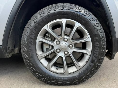 Used 2014 Jeep Grand Cherokee Limited w/ Luxury Group II AWD/4WD image 12