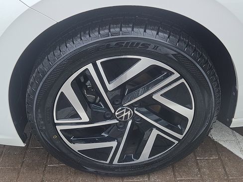 Certified 2022 Volkswagen Jetta SEL image 5