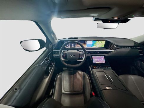 Used 2025 INFINITI QX80 Sensory image 3