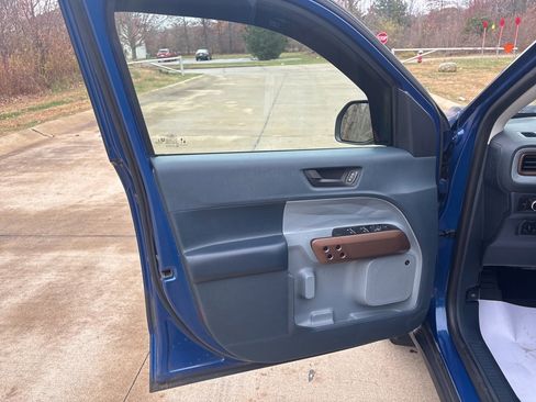 Used 2023 Ford Maverick Lariat w/ Lariat Luxury Package image 9