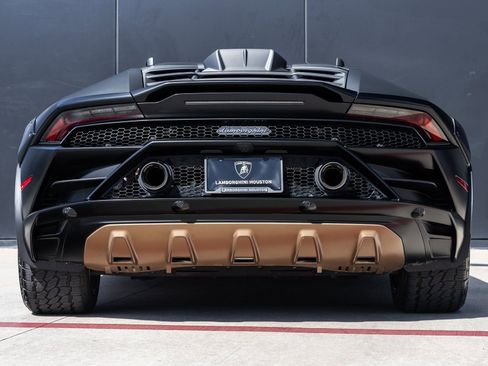Used 2024 Lamborghini Huracan Sterrato image 7