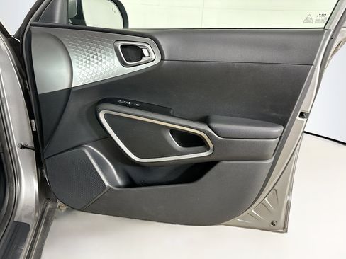 Used 2025 Kia Soul LX w/ LX Technology Package image 30