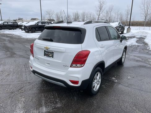 Used 2022 Chevrolet Trax LT w/ LT Convenience Package image 7