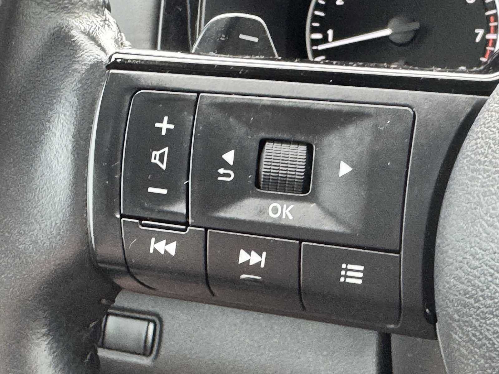Used 2023 Nissan Pathfinder SL AWD/4WD image 29