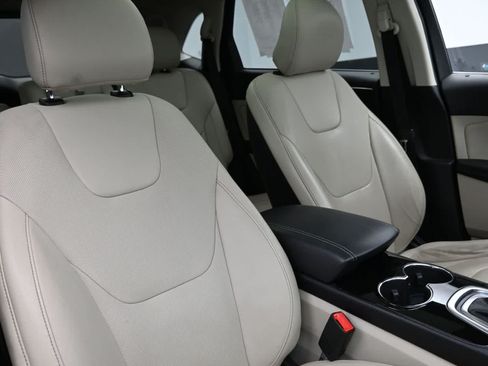 Used 2017 Ford Edge Titanium w/ Equipment Group 301A AWD/4WD image 13