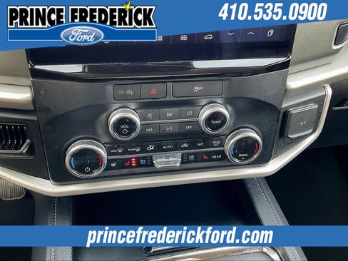 Used 2024 Ford Expedition XLT image 30