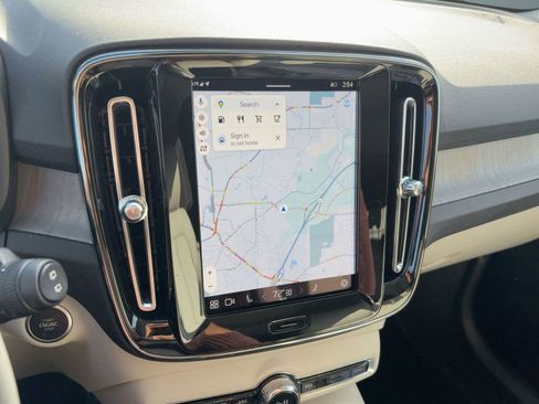 Certified 2024 Volvo XC40 B5 Plus image 21